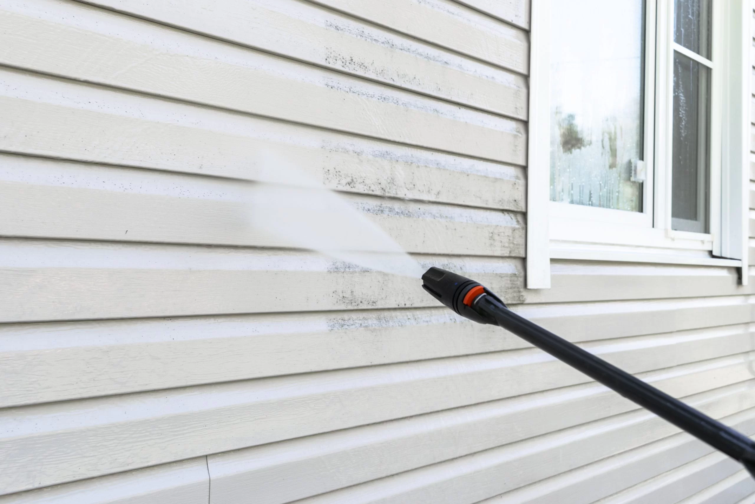 How Do You Pressure Wash a House Effectively