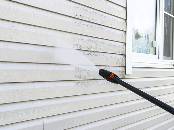 How Do You Pressure Wash a House Effectively